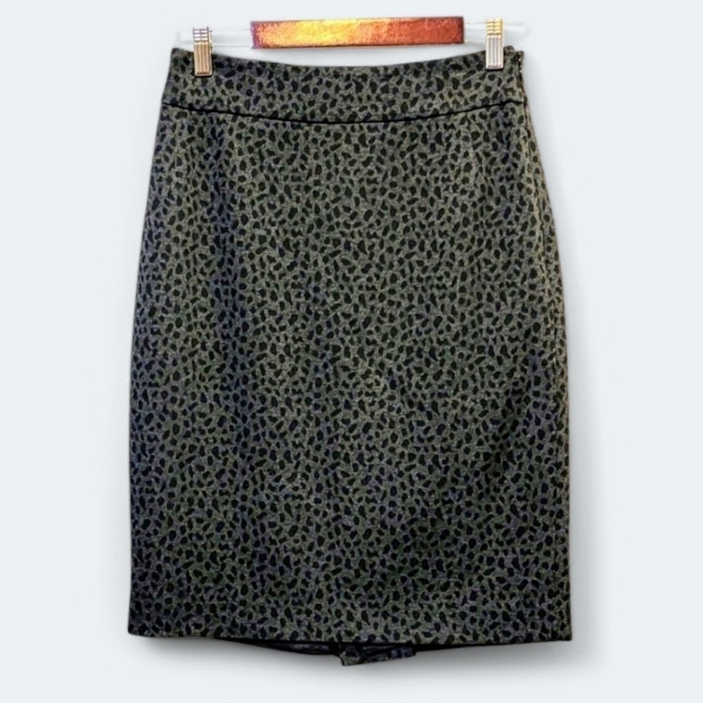 Tahari Animal Print Midi Career Skirt Back kick Pleat Black Gray Size 6